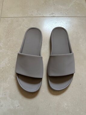NEW Slip On Slide Sandals Size 9